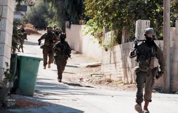 جنود الاحتلال خلال اقتحامهم أحد المدن في الضفة