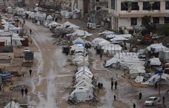 غرق خيام النازحين بين الأمطار ومياه الصرف الصحي بغزة