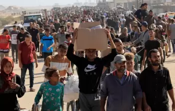 مساعدات بلا جودة... دعوات لضبط الغذاء وحماية كرامة الغزيين