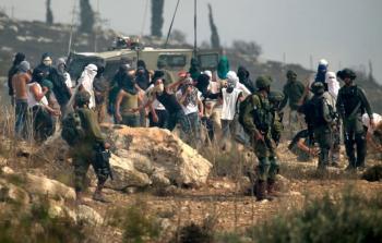 اعتداءات للمستوطنين بحماية قوات الاحتلال في الضفة