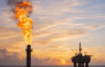 العقود الأوروبية تقفز 25% بعد إغلاق مضيق هرمز