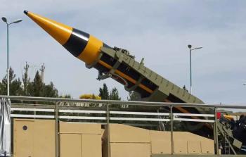 صاروخ إيراني على منصة الإطلاق