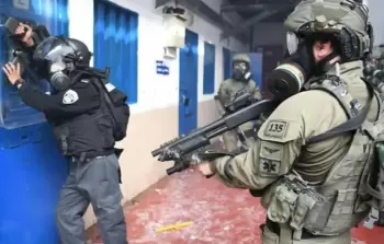 اقتحام قوات الاحتلال لأقسام الأسرى الفلسطينيين