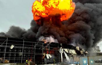 انفجارات مستمرة بمصنع الكيماويات في النقب المحتلة، الذي استهدفته القوات المسلحة الإيرانية