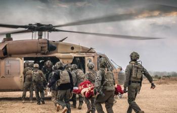 نقل جنود الاحتلال المصابين عبر طائرة مروحية