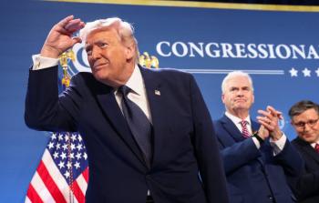 ترامب توقع سقوط النظام.. فواجه صواريخ ومسيرات 