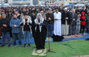 أداء صلاة العيد في ساحة السرايا بمدينة غزة
