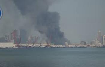 دخان يتصاعد من مصفاة نفط بابكو في جزيرة سترة في البحرين