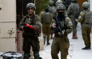 قوات الاحتلال تشنُّ حملة مداهمات واقتحامات في الضفة الغربية (أرشيفية)