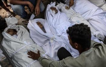 وداع شهداء ارتقوا في قصف الاحتلال على غزة