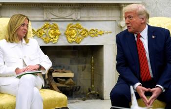 دونالد ترامب خلال لقاء مع جورجيا ميلوني في المكتب البيضاوي  في أبريل الماضي(أرشيف)