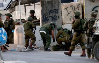 الاحتلال يعتدي على مواطنين في دورا (أرشيف)