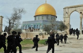 جنود الاحتلال خلال اقتحام المسجد الأقصى (أرشيفية)