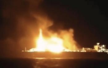 صورة متداولة لاحتراق الناقلة على مواقع التواصل، 4 مارس 2026 (إكس)