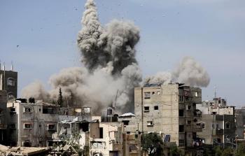 تصاعد أعمدة الدخان جراء غارة إسرائيلية على غزة