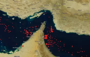 إيران تواصل إغلاق مضيق هرمز
