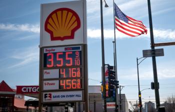 أسعار البنزين في الولايات المتحدة قفزت بمعدل 50 سنتاً للغالون