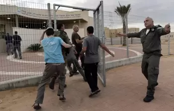 هروب مستوطنين عقب دوي صافرات الإنذار