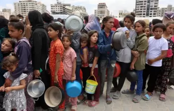 الاحتلال يفرض قيودا على دخول المساعدات إلى غزة (أرشيف)