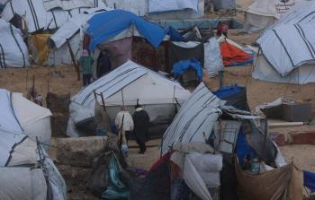 ظروف قاسية يعيشها النازحون مع تقلبات الطقس