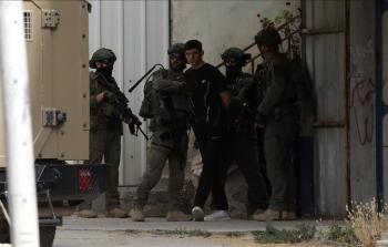 قوات الاحتلال تنفذ اقتحامات يومية في الضفة، يتخللها عمليات مداهمة واعتقالات واسعة