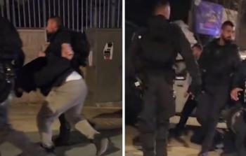 الاحتلال يعتدي على المصلين ويعتقل عددا من الشبان عند باب الساهرة