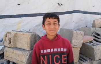 عيدٌ بلا ضحكة... كريم يقطع ثلاثة كيلومترات بدراجته حاملًا نبأ استشهاد عائلته