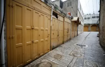 إغلاق المحال التجارية بالضفة وإعلان الإضراب تضامنا مع الأسرى