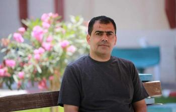 إصابة تُقعد الأكاديمي د. حسين سعد وتؤخر علاجه في غزة