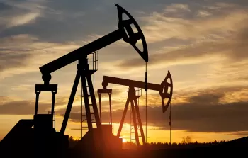 برنت يتجاوز 95 دولاراً بعد احتجاز أمريكا لسفينة إيرانية وتوقف حركة هرمز (أرشيف)