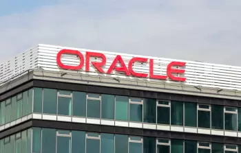 موجة تسريحات تاريخية في أوراكل (أرشيف)