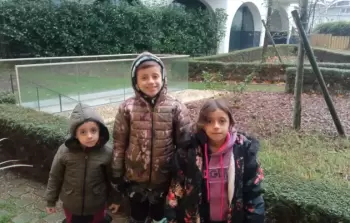 أطفال عائلة الشيخ انتزعوا من والدهم بدعوى تعرضهم للتعنيف ويحرمون من التواصل مرئيا مع والدتهم