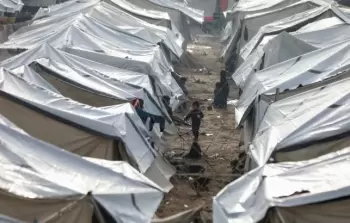 ظروف غير إنسانية يعيشها النازحون داخل الخيام المهترئة في غزة جراء تقلبات الطقس في ظل تنصل الاحتلال من الالتزام بالبروتوكول الإنساني