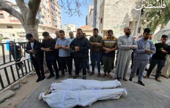 أداء صلاة الجنازة على الشهيدين محمود وعيد أبو وردة