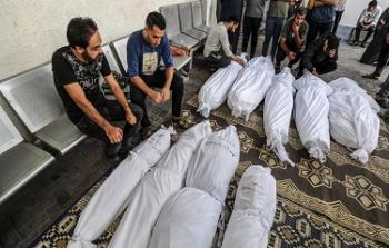 وداع شهداء ارتقوا في قصف الاحتلال على غزة