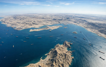 جهات مجهولة تواصلت مع عدد من الشركات التي تعاني من تعطّل الملاحة في المنطقة، طالبة تحويل رسوم بالعملات الرقمية مقابل إصدار تصريح مرور