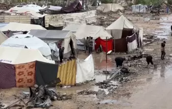 ظروف صعبة يعيشها النازحون في خيامهم بقطاع غزة جراء تقلبات الطقس