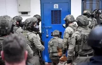 تفاصيل قاسية يعيشها الأسرى الفلسطينيون في سجون الاحتلال