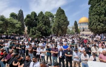 عشرات الآلاف يؤدون صلاة الجمعة في المسجد الأقصى