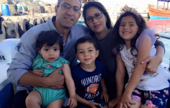 الأسير سامر العربيد رفقة عائلته