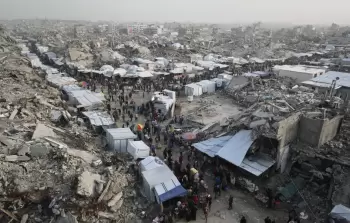 مشاهد للدمار وخيام النازحين في غزة - (صورة أرشيفية)