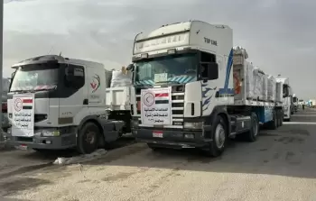 شاحنات مساعدات إنسانية تابعة للهلال الأحمر المصري (أرشيف)