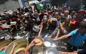 منظمات دولية تقلص عدد وجبات الطعام المُقدمة مجانًا للنازحين في مراكز الإيواء بغزة