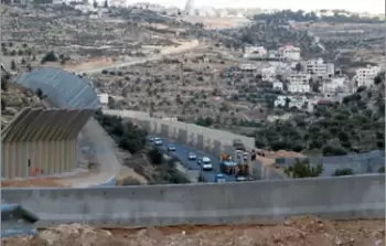 مشهد لجدار الفصل العنصري في الضفة