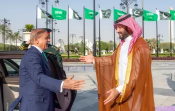 ولي العهد السعودي محمد بن سلمان يستقبل رئيس الوزراء الباكستاني شهباز شريف - (صورة أرشيفية)