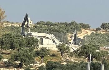 آليات الاحتلال تهدم منزل منزل المواطن عبد الحليم ثابت