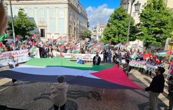 نشطاء ومناصرون للقضية الفلسطينية فعالية جماهيرية حاشدة إحياءً للذكرى الـ78 للنكبة في البرتغال