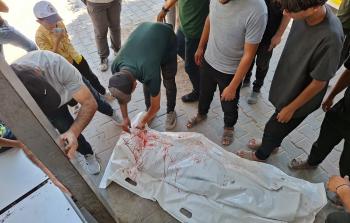 وصول شهداء لمجمع الشفاء الطبي، بعد استهدافهم في منطقة السلاطين شمال غزة أمس (تصوير: محمود أبو حصيرة)