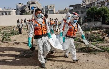 عملية انتشال جثامين الشهداء في غزة - (صورة أرشيفية)