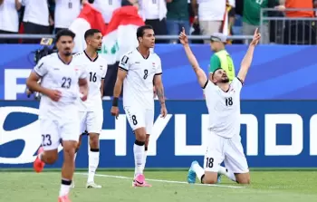 أيمن حسين لاعب منتخب العراق يحتفل بتسجيله الهدف الأول في مرمى النرويج
